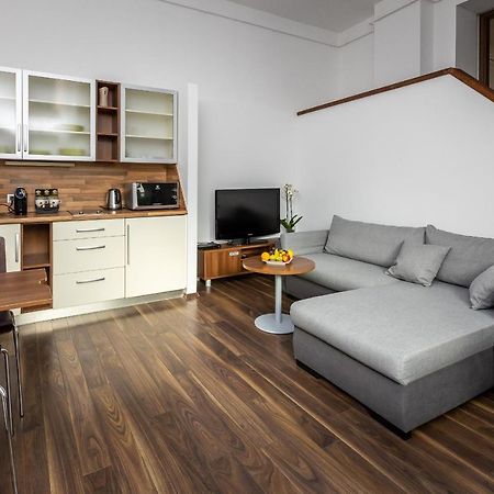 Vinosseum Bor- Es Apartmanhaz Sopron Exteriör bild