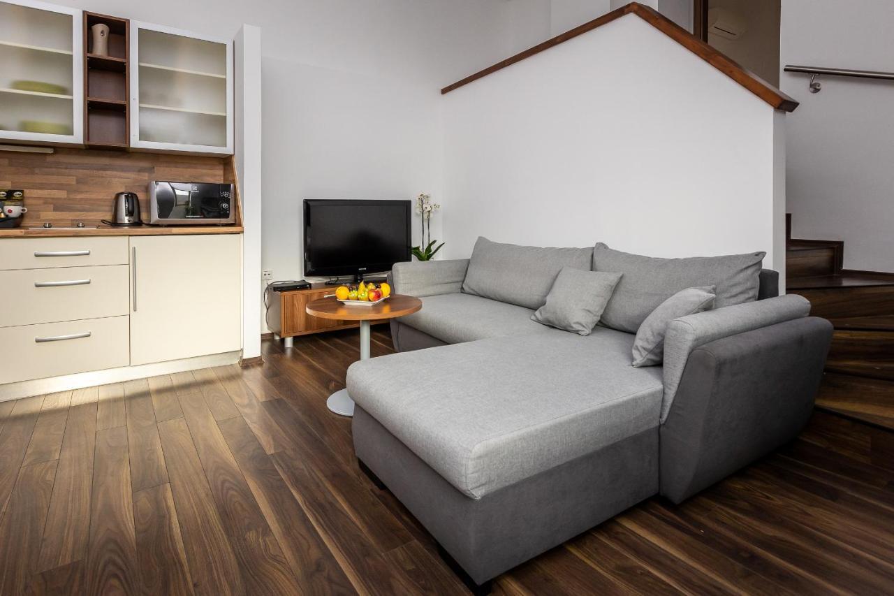 Vinosseum Bor- Es Apartmanhaz Sopron Exteriör bild