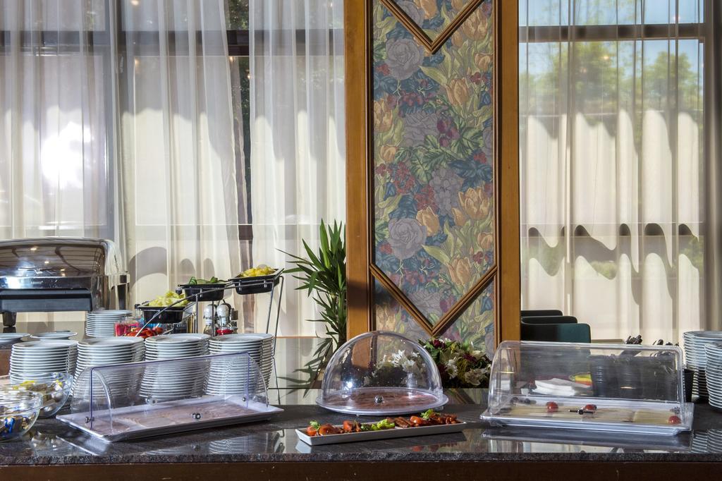 Vinosseum Bor- Es Apartmanhaz Sopron Exteriör bild